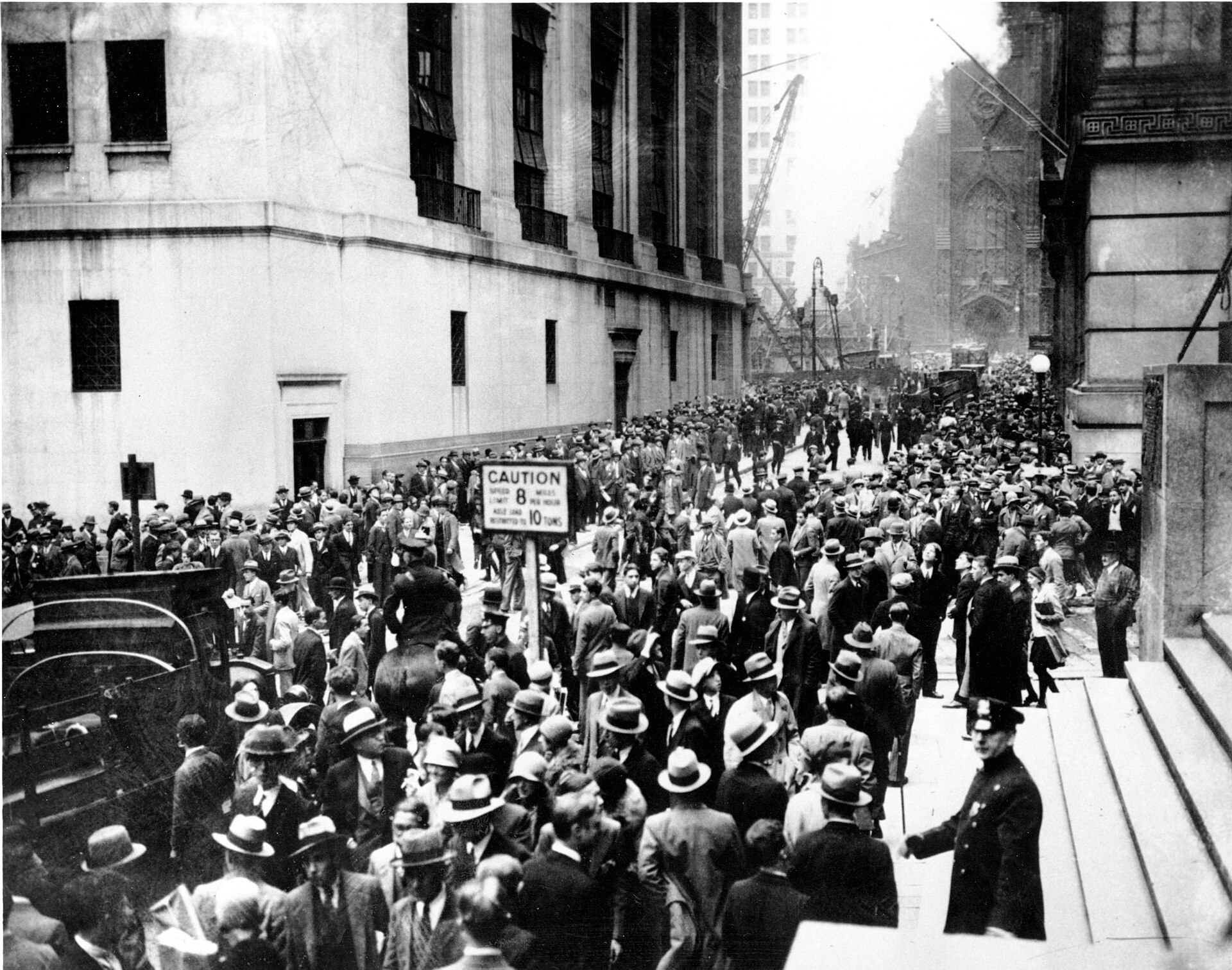 A crowd fills the street outside the New York Stock Exchange in October 1929. A Wikimedia Commons photograph on Brent O'Mara Insights.