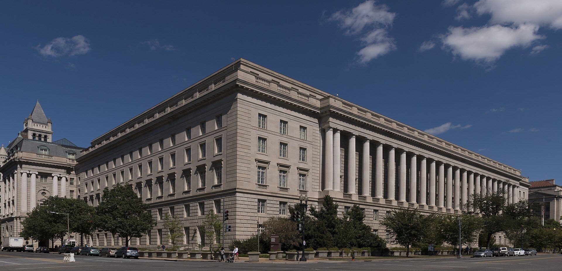 The long stone front of the Internal Revenue Service building in Washington. A Wikimedia Commons photograph on Brent O'Mara Insights.