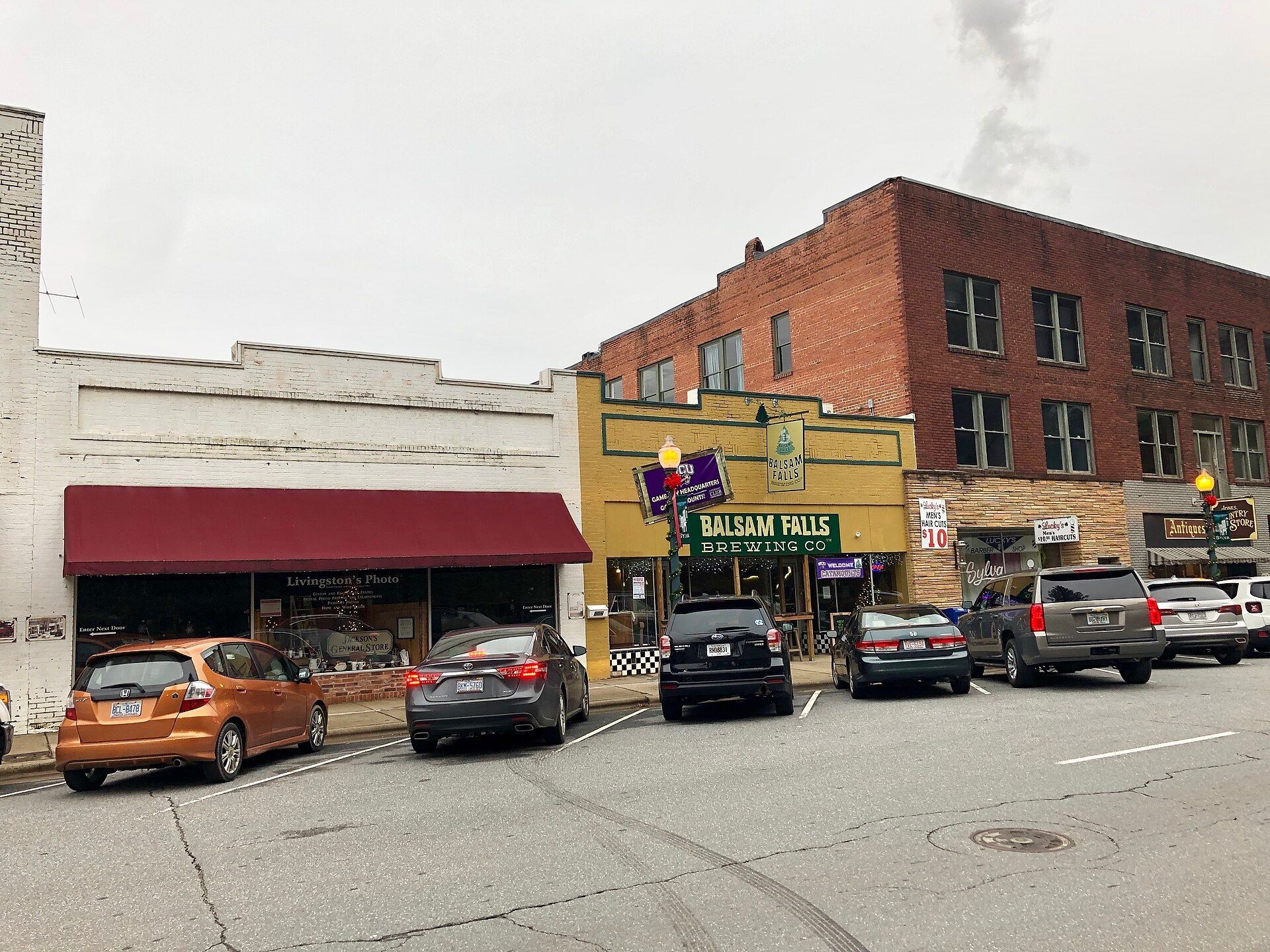 A small town main street of brick storefronts rising toward a courthouse on the hill. A Wikimedia Commons photograph on Brent O'Mara Insights.